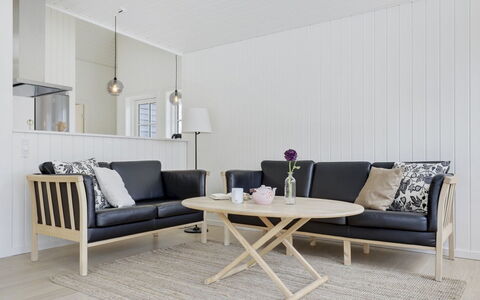 Colette - 700M from the Sea: Dach, Haus, Wohngebiet, Zuhause, Estate, Hütte, Design