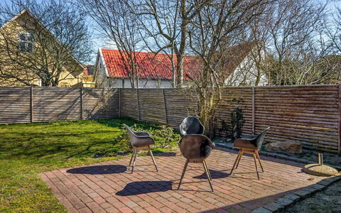 Heleen - 100M from the Sea: Möbel, Gartenmöbel, Garten, Backstein, Stuhl, Hinterhof, Schatten, Rasen, Garten, Flagstone