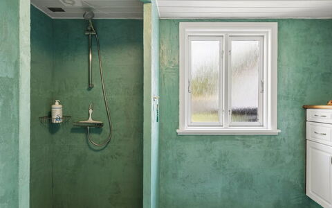 Heleen - 100M from the Sea: Wand, Armatur, Flooring, Fussboden, Installation, Interior Design, Badezimmer, Zapfhahn, Zimmer, Fliese