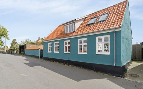 Heleen - 100M from the Sea: Dach, Haus, Zuhause, Hütte, Abstellgleis, Estate, Auffahrt, Gartenbauten, Garten, Schuppen