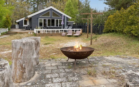 Margarethe - 250M from the Sea: Holz, Hütte, Zuhause, Dach, Möbel, Grundstueck, Gartenmöbel, Hartholz, Garten, Hinterhof