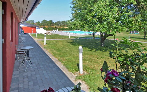 Magnus - 6Km from the Sea: Wohngebiet, Dach, Vorort, Auffahrt, Estate, Kamin