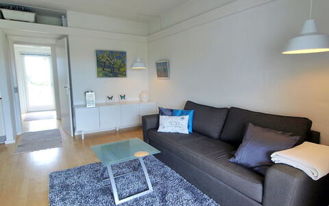 Magnus - 6Km from the Sea: Wohngebiet, Dach, Vorort, Auffahrt, Estate, Kamin
