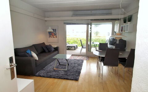 Magnus - 6Km from the Sea: Wohngebiet, Dach, Vorort, Auffahrt, Estate, Kamin