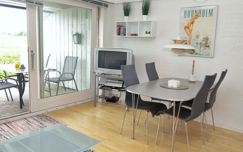Magnus - 6Km from the Sea: Wohngebiet, Dach, Vorort, Auffahrt, Estate, Kamin