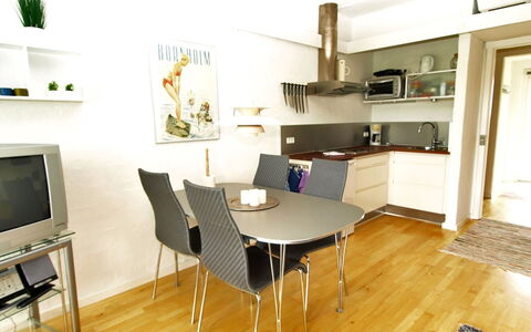 Magnus - 6Km from the Sea: Wohngebiet, Dach, Vorort, Auffahrt, Estate, Kamin