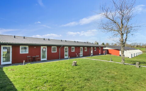 Esbern - 6Km from the Sea: Gras, Haus, Dach, Zuhause, Hütte, Strauch, Grundstueck, Ländliches Gebiet, Bauernhaus, Ground