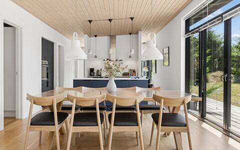 Gonne - 350M from the Sea: Möbel, Interior Design, Holz, Flooring, Küche & Esszimmer Tisch, Decke, Esszimmer, Stuhl, Fussboden, Tabelle