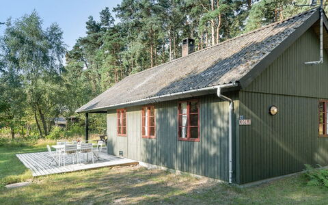 Chenoa - 200M from the Sea: Holz, Haus, Hütte, Zuhause, Dach, Ländliches Gebiet, Abstellgleis, Blockhaus, Gartenbauten, Hartholz