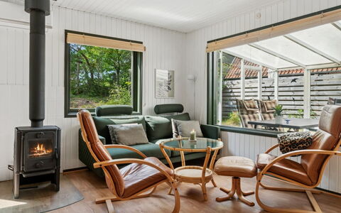 Ellinor - 300M from the Sea: Dachdecken, Hütte, Haus, Dach, Zuhause, Bauernhaus, Hütte, Estate, Dorf