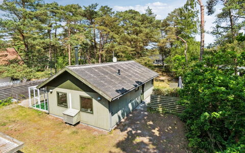 Ellinor - 300M from the Sea: Dachdecken, Hütte, Haus, Dach, Zuhause, Bauernhaus, Hütte, Estate, Dorf