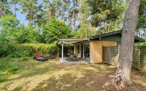 Unker - 800M from the Sea: Haus, Zuhause, Dach, Hütte, Strauch, Abstellgleis, Tür, Garten, Bauernhaus