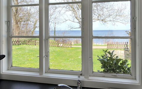 Zina - 25M from the Sea: Möbel, Interior Design, Stuhl, Flooring, Tabelle, Resort, Fussboden, Decke, Zimmer, Eco Hotel