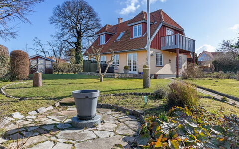 Jolin - 200M from the Sea: Holz, Haus, Hütte, Zuhause, Dach, Ländliches Gebiet, Abstellgleis, Blockhaus, Gartenbauten, Hartholz