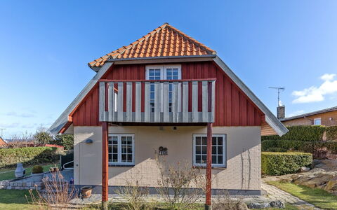 Jolin - 200M from the Sea: Holz, Haus, Hütte, Zuhause, Dach, Ländliches Gebiet, Abstellgleis, Blockhaus, Gartenbauten, Hartholz