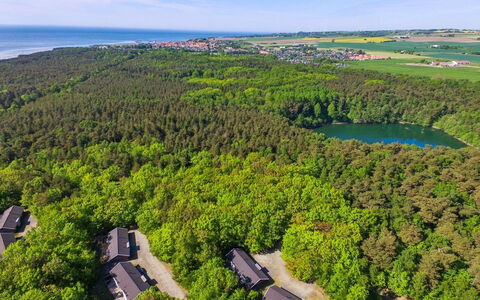 Verner - 500M from the Sea: Zuhause, Wohngebiet, Haus, Hütte, Dach, Grundstueck, Abstellgleis, Garten, Estate, Rasen