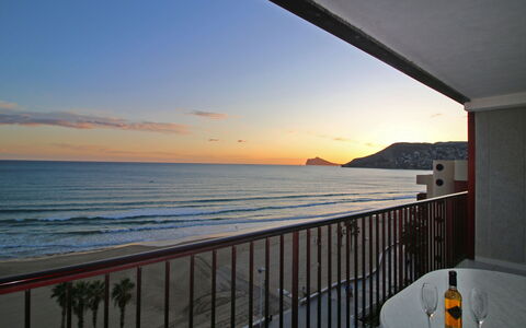 Calpe Playa: Wasser, Himmel, Wolke, Eigentum, Zaun, Afterglow, Sonnenuntergang, Horizont, Dämmerung, Sonnenaufgang