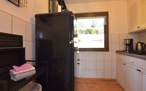 Selma: Eigentum, Cabinetry, Küchengerät, Spüle, Holz, Gebäude, Haushaltsgerät, Flooring, Interior Design, Countertop