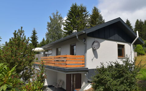 Selma: Pflanze, Himmel, Gebäude, Fenster, Eigentum, Baum, Wolke, Haus, Grundstueck, Holz