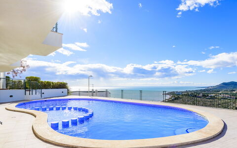 Peñiscola 632: Wasser, Wolke, Himmel, Wasservorräte, Daytime, Eigentum, Blau, Schwimmbad, Gewässer, Die Architektur