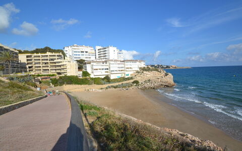 Salou 705: Wasser, Himmel, Eigentum, Baum, Gebäude, Schwimmbad, Azurblau, Gewässer, Freizeit, Urban Design