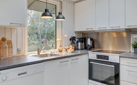 Essi - 300M from the Sea: Küche, Countertop, Küchengerät, Interior Design, Cabinetry, Major Appliance, Möbel, Light Fixture, Haushaltsgerät, Flooring