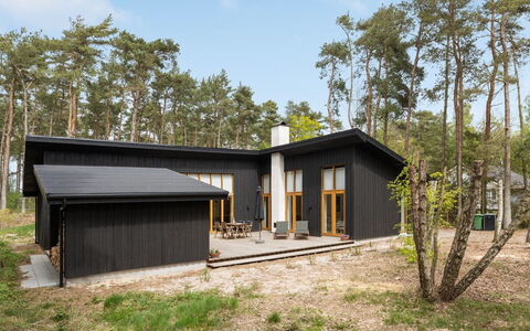 Nuka - 800M from the Sea: Gras, Haus, Dach, Zuhause, Hütte, Strauch, Grundstueck, Ländliches Gebiet, Bauernhaus, Ground