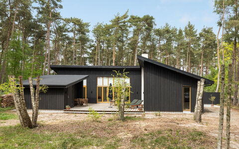 Nuka - 800M from the Sea: Gras, Haus, Dach, Zuhause, Hütte, Strauch, Grundstueck, Ländliches Gebiet, Bauernhaus, Ground