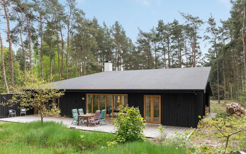 Nuka - 800M from the Sea: Gras, Haus, Dach, Zuhause, Hütte, Strauch, Grundstueck, Ländliches Gebiet, Bauernhaus, Ground