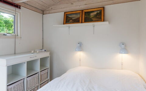 Anemette - 100M from the Sea: Interior Design, Wand, Möbel, Decke, Schlafzimmer, Holz, Light Fixture, Bett, Fussboden, Flooring