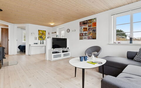 Algeth - 350M from the Sea: Holz, Flooring, Decke, Interior Design, Fussboden, Zuhause, Holzboden, Möbel, Wohnzimmer, Zimmer