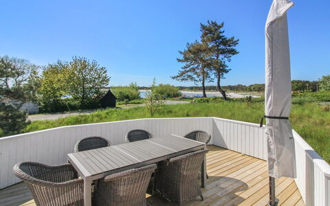 Julietta - 50M from the Sea: Strauch, Urban Design, Ground, Backstein, Wohnung, Estate, Mauerwerk, Balkon, Landscaping