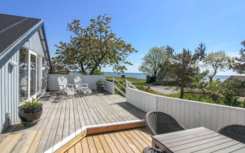 Julietta - 50M from the Sea: Strauch, Urban Design, Ground, Backstein, Wohnung, Estate, Mauerwerk, Balkon, Landscaping