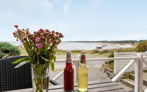 Bilal - 20M from the Sea: Dach, Haus, Wohngebiet, Zuhause, Estate, Hütte, Design