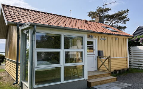 Bilal - 20M from the Sea: Dach, Haus, Wohngebiet, Zuhause, Estate, Hütte, Design