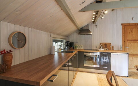 Iskra - 900M from the Sea: Flooring, Küche, Countertop, Holz, Interior Design, Decke, Möbel, Fussboden, Light Fixture, Cabinetry