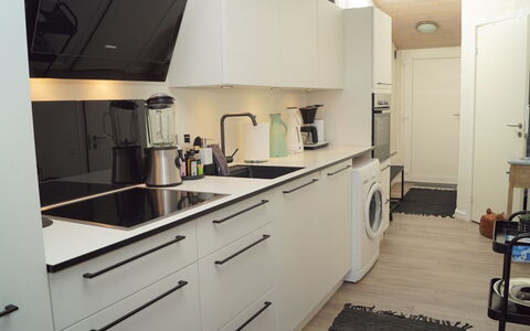 Seppe - 500M from the Sea: Küchengerät, Küche, Countertop, Major Appliance, Flooring, Interior Design, Cabinetry, Holz, Haushaltsgerät, Sinken