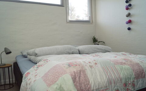 Seppe - 500M from the Sea: Bett, Schlafzimmer, Bedding, Bettdecke, Möbel, Interior Design, Linens, Textil, Fussboden, Zimmer