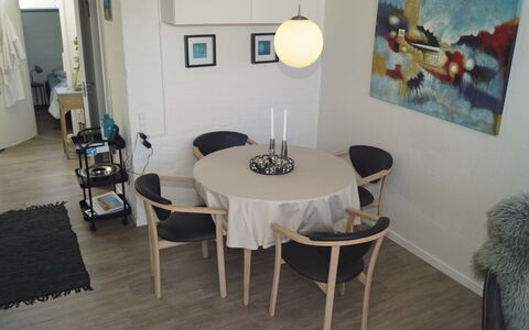 Seppe - 500M from the Sea: Möbel, Flooring, Interior Design, Fussboden, Holz, Stuhl, Tabelle, Esszimmer, Küche & Esszimmer Tisch, Holzboden