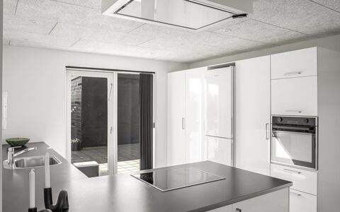Ilfar - 700M from the Sea: Decke, Küche, Light Fixture, Design, Küchengerät, Countertop, Haushaltsgerät