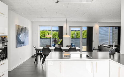 Ilfar - 700M from the Sea: Küche, Interior Design, Flooring, Decke, Fussboden, Countertop, Light Fixture, Möbel, Cabinetry, Haushaltsgerät
