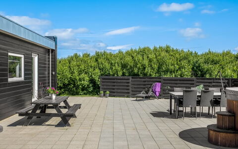Ilfar - 700M from the Sea: Deck, Schatten, Hartholz, Planke, Gartenmöbel, Holzbeize, Tisch Im Freien, Garten, Landscaping, Veranda