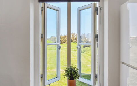 Sira - 250M from the Sea: Glas, Daylighting, Home Door, Formen, Design, Hartholz, Zimmerpflanze, Balkon, Aluminium, Fensterbehandlung