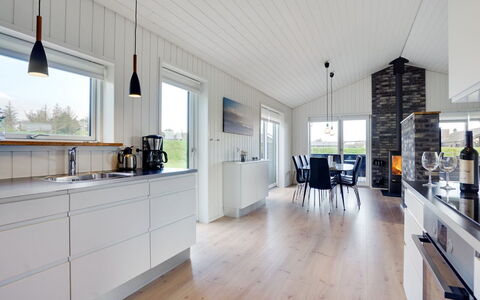 Øthbiorn - 1.1Km from the Sea: Holz, Flooring, Zuhause, Fussboden, Decke, Holzboden, Küche, Countertop, Hartholz, Kamin