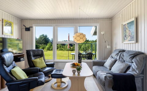 Matis - 650M from the Sea: Möbel, Interior Design, Flooring, Wohnzimmer, Couch, Fussboden, Beleuchtung, Zimmer, Decke, Zuhause