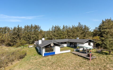 Matilda - 375M from the Sea: Haus, Zuhause, Dach, Hütte, Strauch, Abstellgleis, Tür, Garten, Bauernhaus