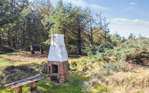 Matilda - 375M from the Sea: Haus, Zuhause, Dach, Hütte, Strauch, Abstellgleis, Tür, Garten, Bauernhaus