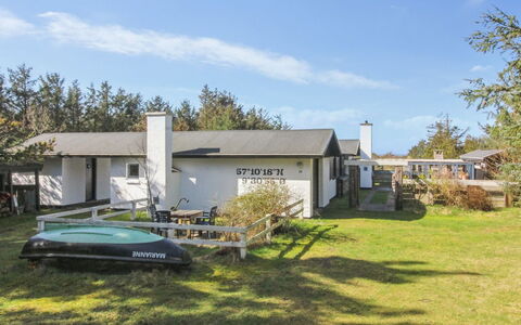 Matilda - 375M from the Sea: Haus, Zuhause, Dach, Hütte, Strauch, Abstellgleis, Tür, Garten, Bauernhaus