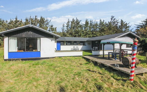 Matilda - 375M from the Sea: Haus, Zuhause, Dach, Hütte, Strauch, Abstellgleis, Tür, Garten, Bauernhaus