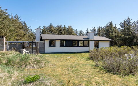 Matilda - 375M from the Sea: Haus, Zuhause, Dach, Hütte, Strauch, Abstellgleis, Tür, Garten, Bauernhaus